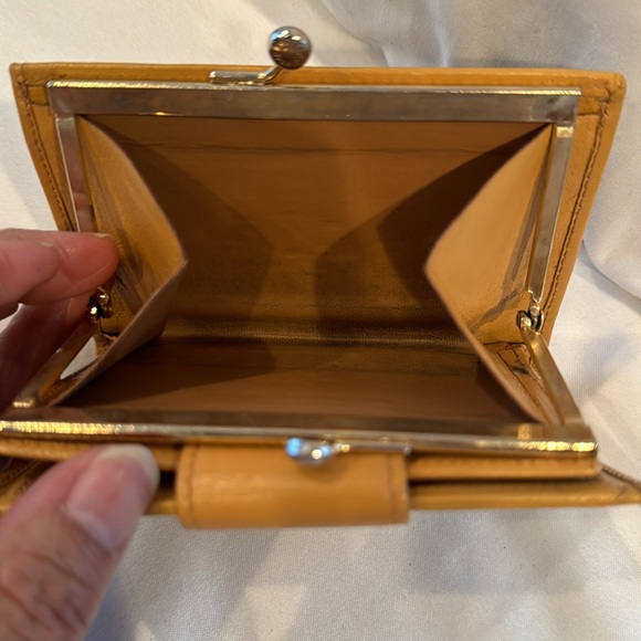 Celine Compact Kiss-Lock  Wallet light Cognac edging with Brown. 4 1/2”x 3 1/2” - Picture 13 of 15